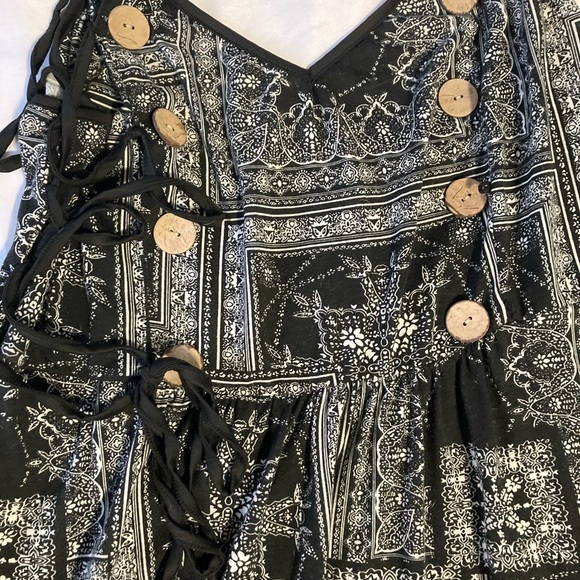 Paisley black and white tank with buttons and corset side - Picture 2 of 4